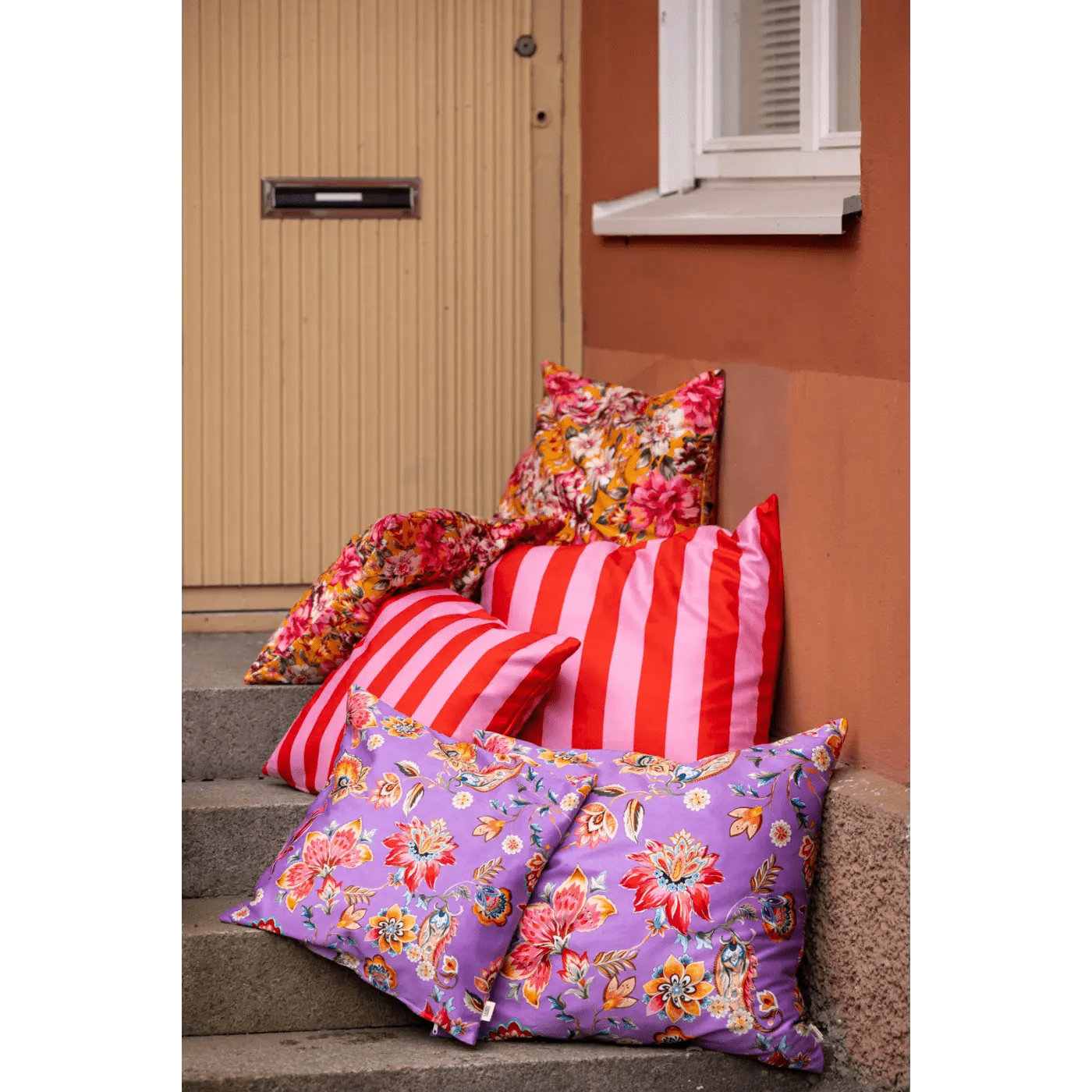 Lempi Red Pink Stripe - Tyynyliina - Jättityynyliina | 70x70 - Lempi Lifestyle