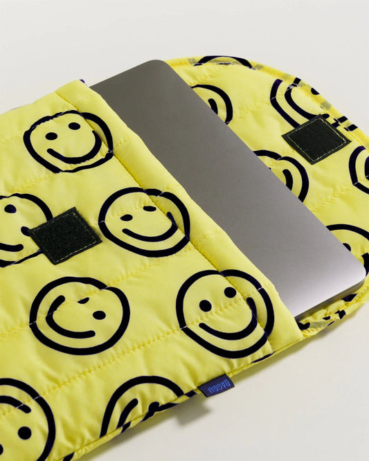 Baggu 16" tietokoneen suojakotelo Smiley I topattu puffy - malli - Lempi Lifestyle