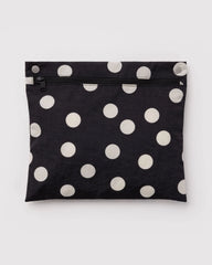 Baggu Cloud Carry-On matkalaukku - Black and Cream Polka Dot - Lempi Lifestyle