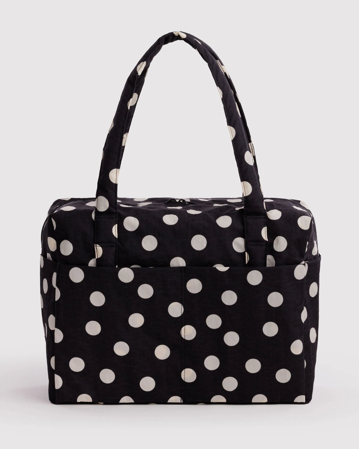 Baggu Cloud Carry-On matkalaukku - Black and Cream Polka Dot - Lempi Lifestyle