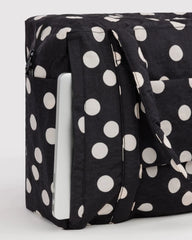 Baggu Cloud Carry-On matkalaukku - Black and Cream Polka Dot - Lempi Lifestyle