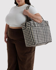 Baggu - Cloud Carry-On ruutu - Stripe Gingham - Lempi Lifestyle