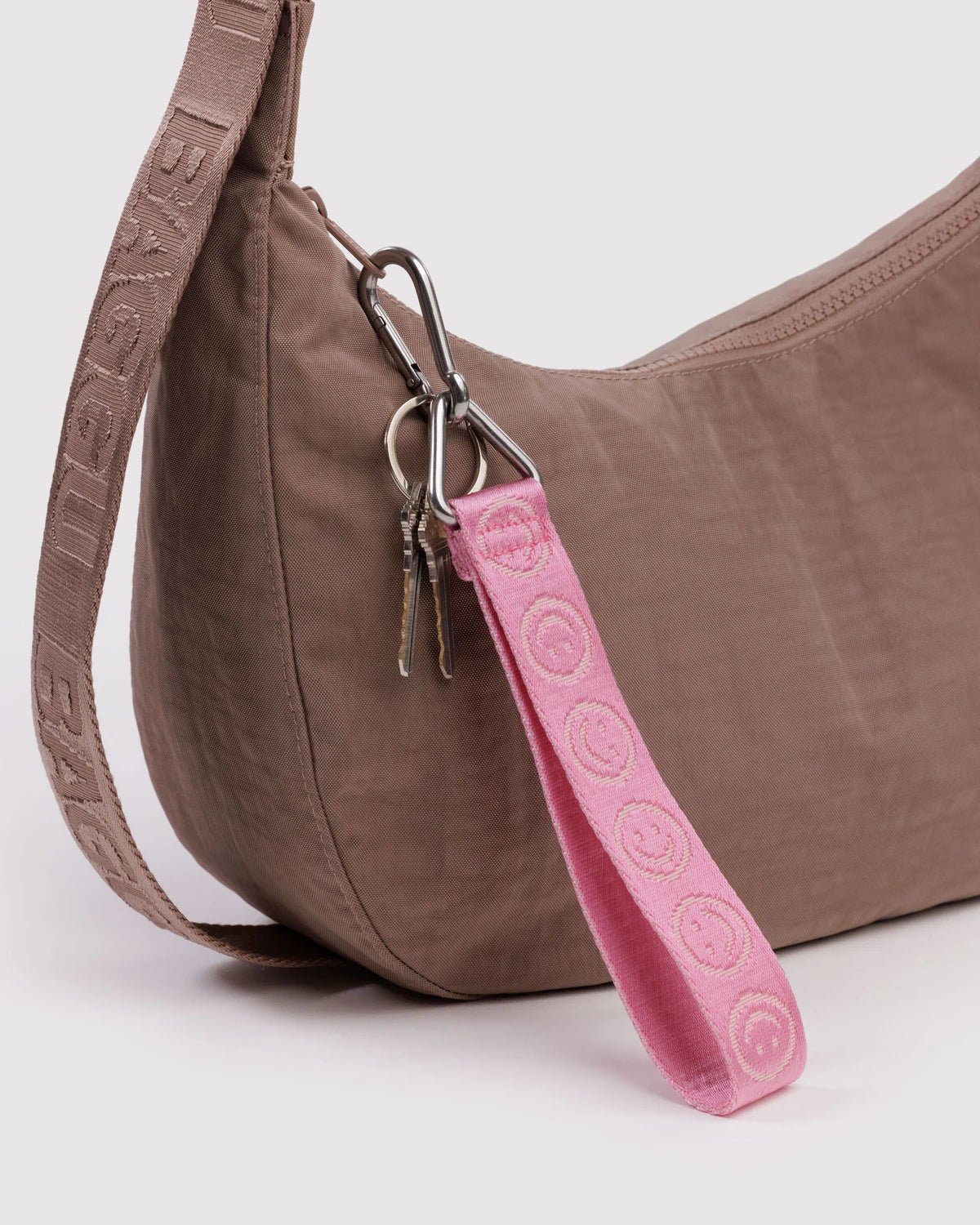 Baggu logo avainnauha - pinkki smiley - Lempi Lifestyle