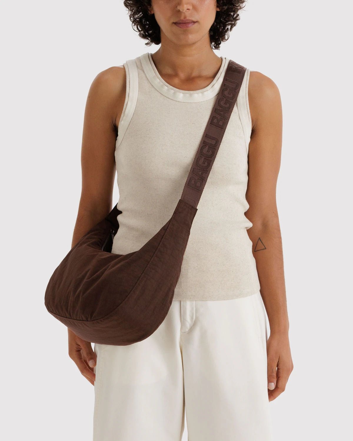 Baggu Medium Nylon Crescent laukku - Coffee - Lempi Lifestyle