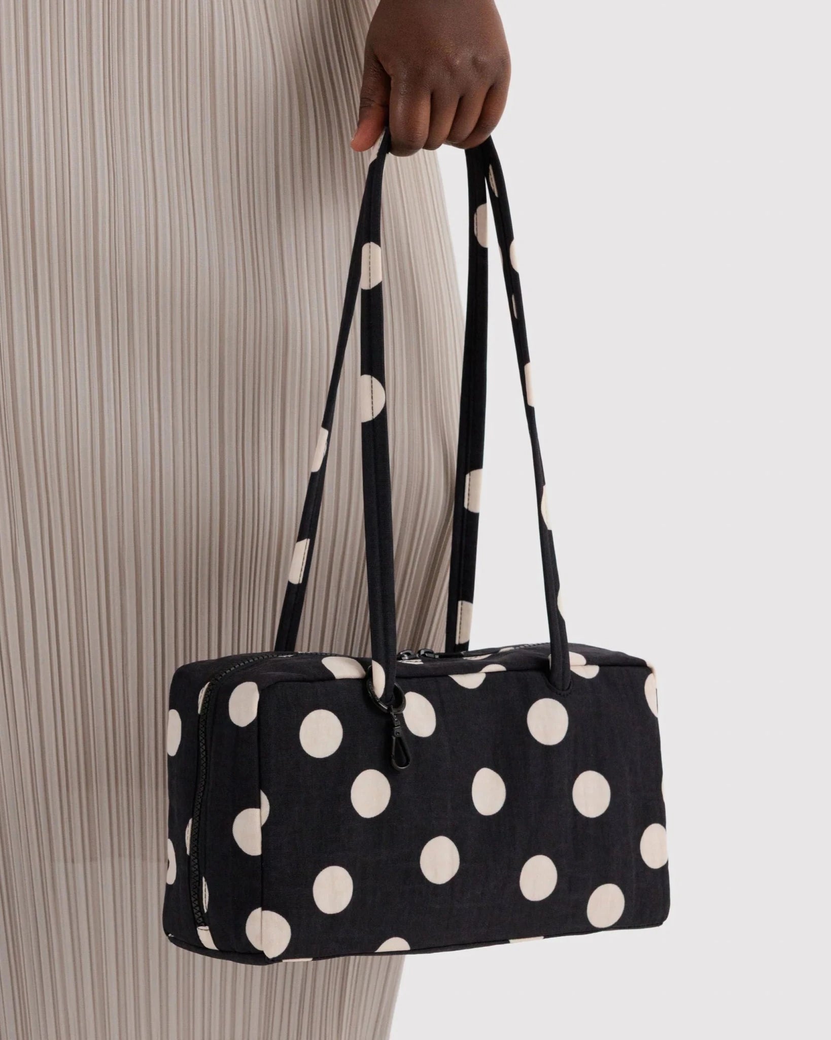 Baggu Nylon Bowler laukku - Black and Cream Polka Dot - Lempi Lifestyle