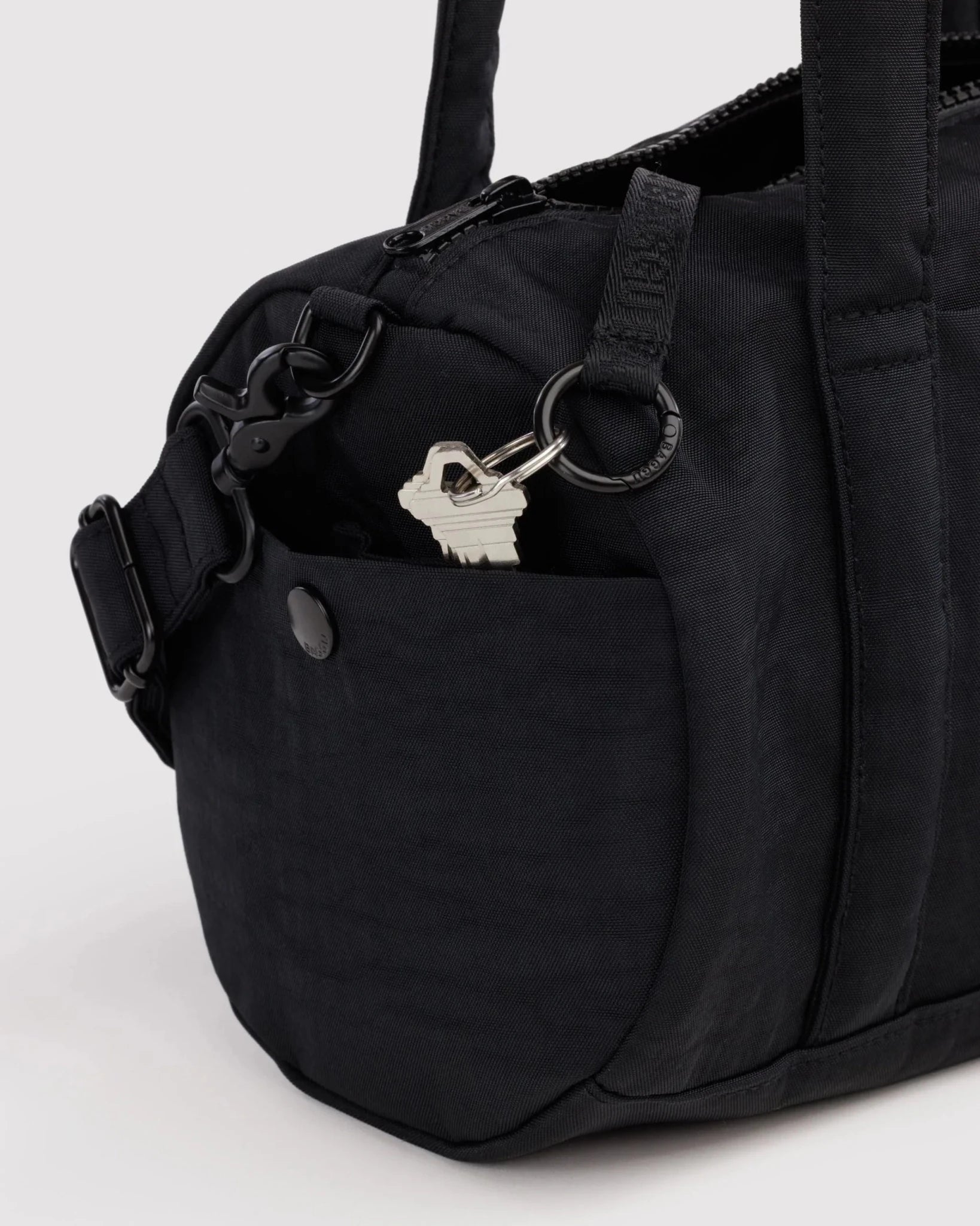Baggu Nylon Duffle viikonloppulaukku - Black - Lempi Lifestyle