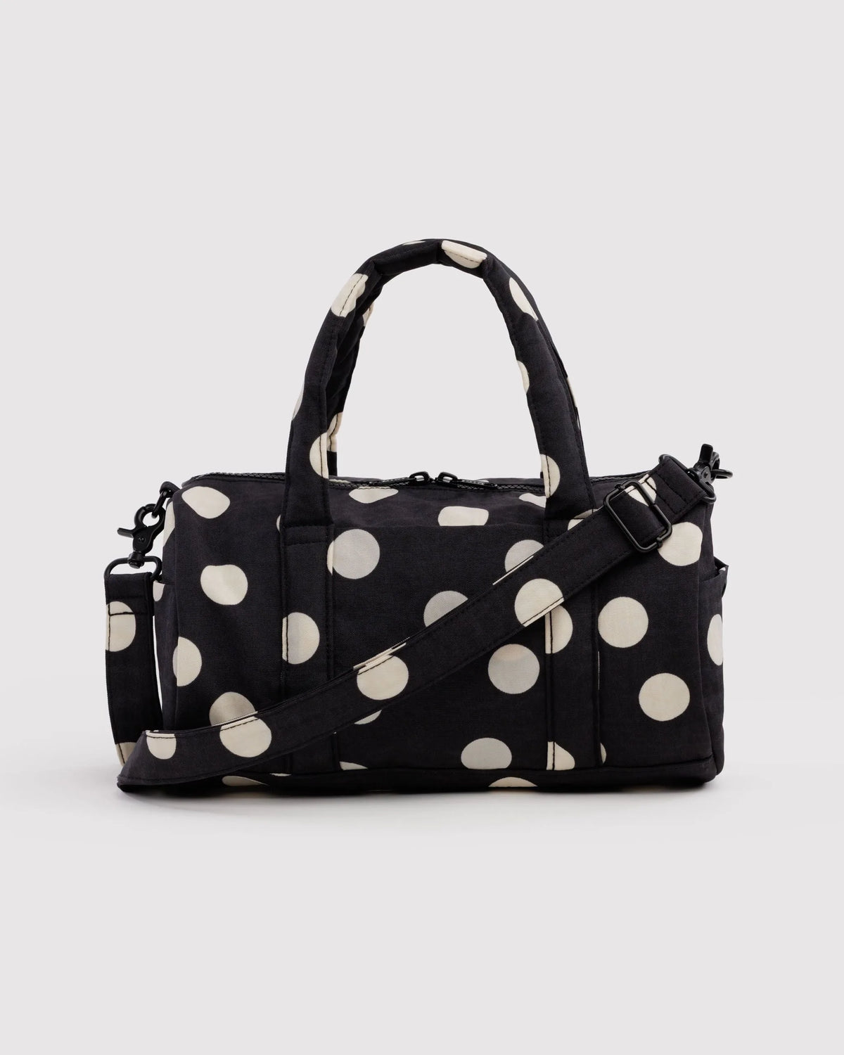 Baggu Nylon Duffle viikonloppulaukku - Black and Cream Polka Dot - Lempi Lifestyle