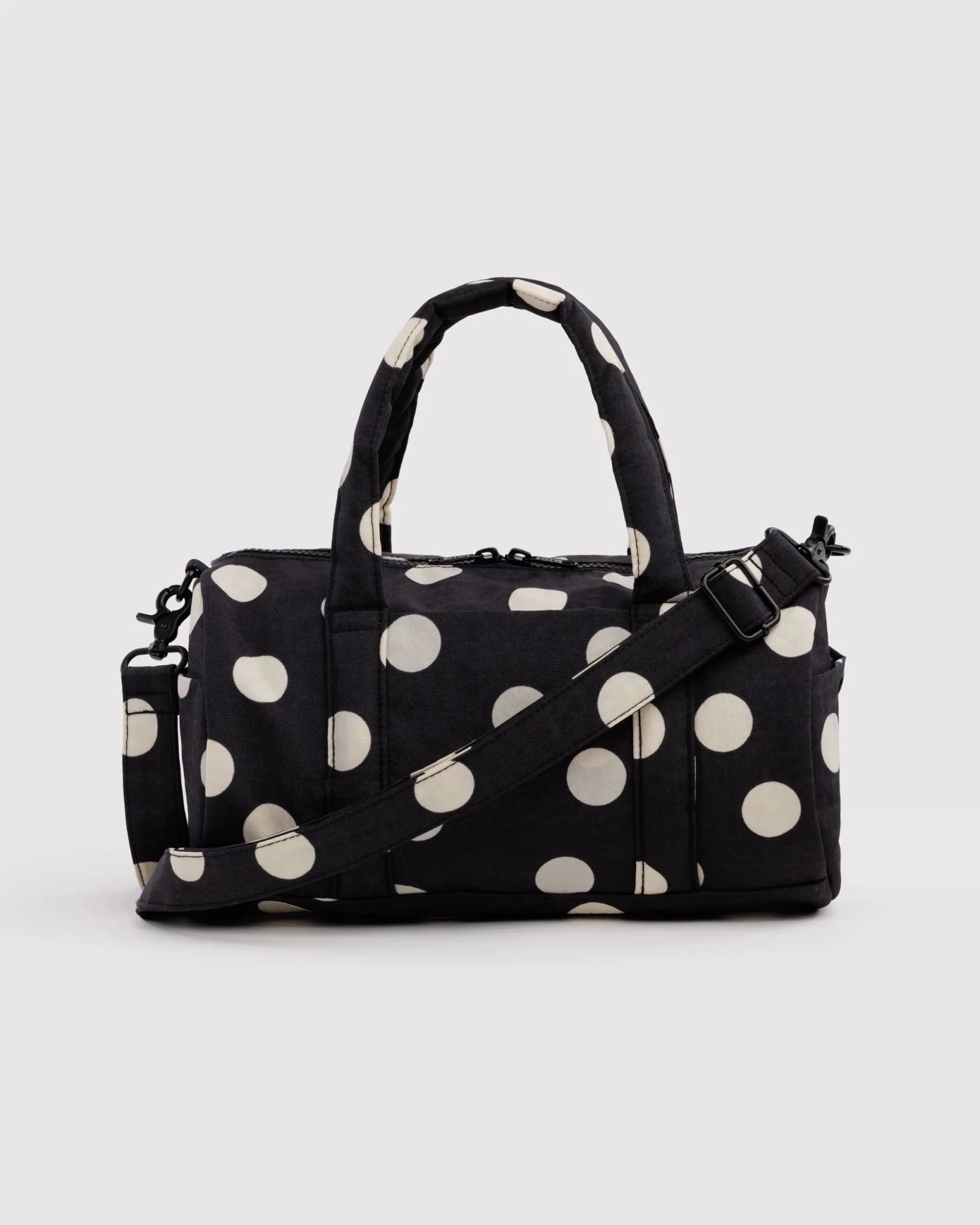 Baggu Nylon Duffle viikonloppulaukku - Black and Cream Polka Dot - Lempi Lifestyle