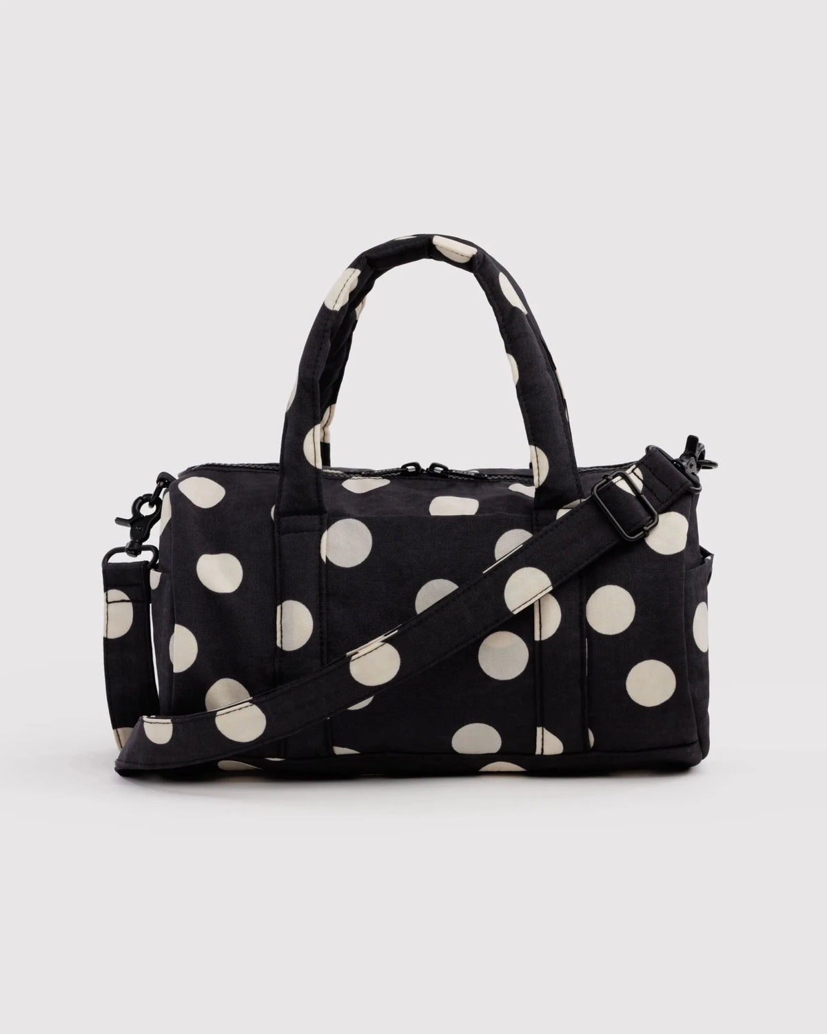 Baggu Nylon Duffle viikonloppulaukku - Black and Cream Polka Dot - Lempi Lifestyle