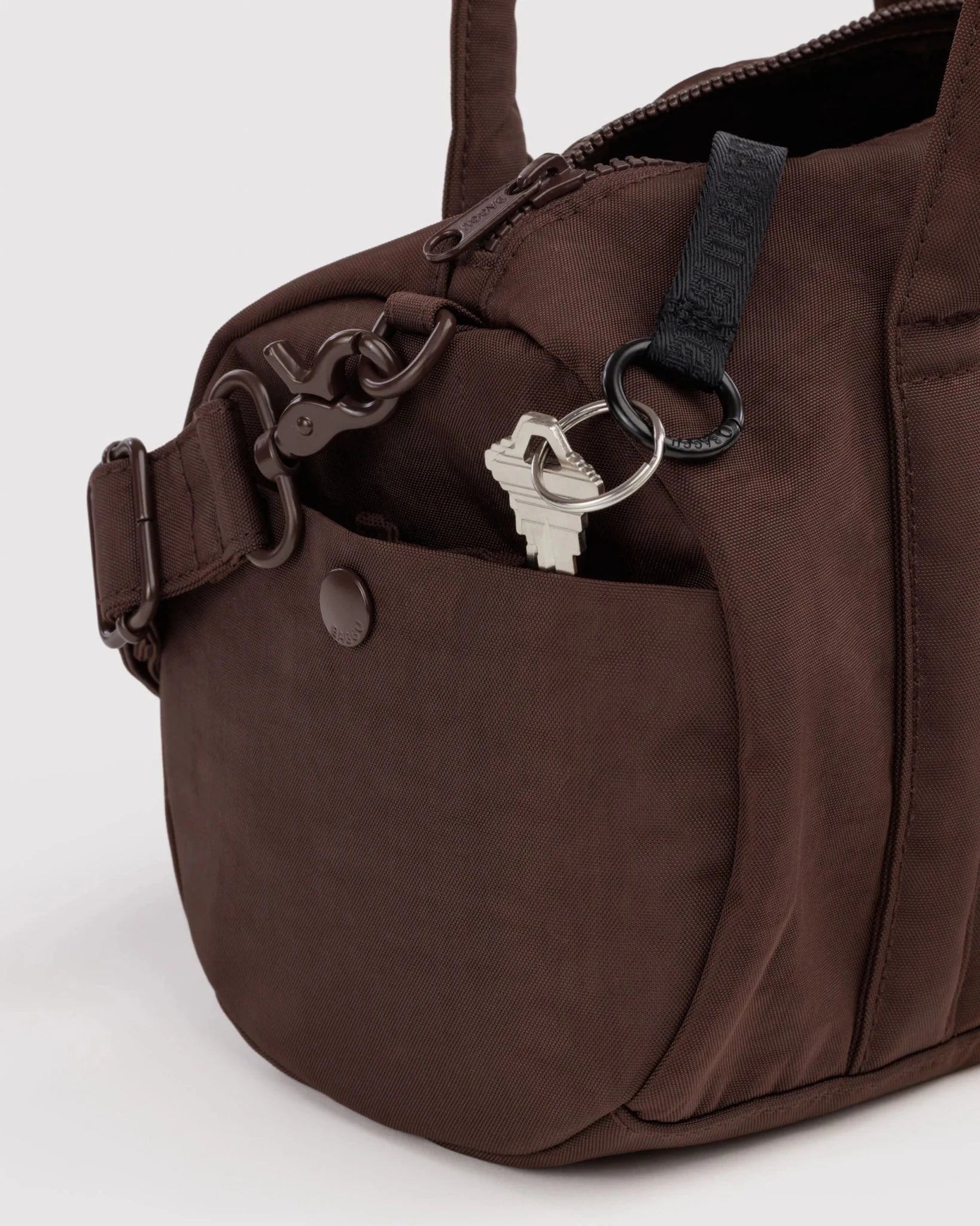 Baggu Nylon Duffle viikonloppulaukku - Coffee - Lempi Lifestyle