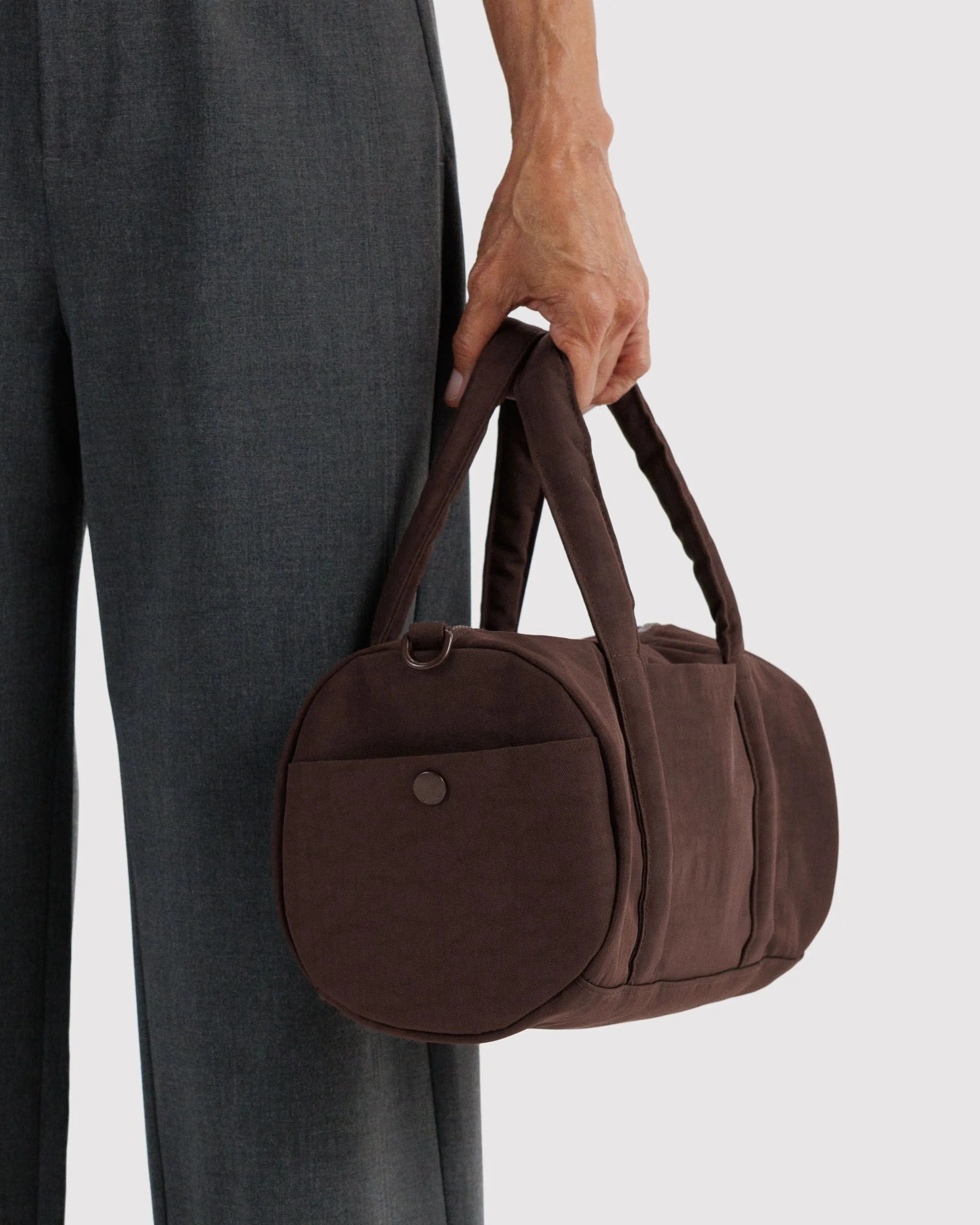 Baggu Nylon Duffle viikonloppulaukku - Coffee - Lempi Lifestyle