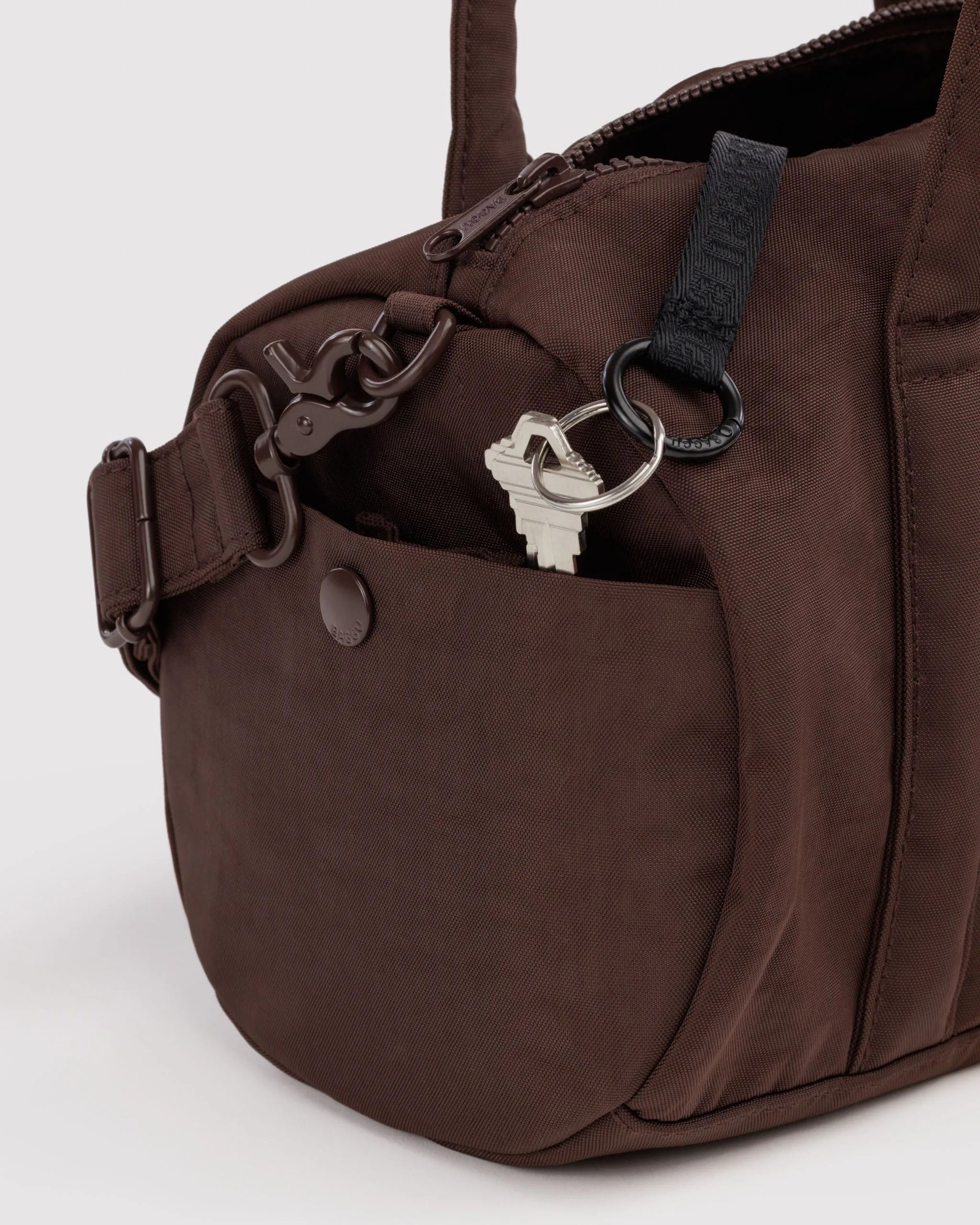 Baggu Nylon Duffle viikonloppulaukku - Coffee - Lempi Lifestyle