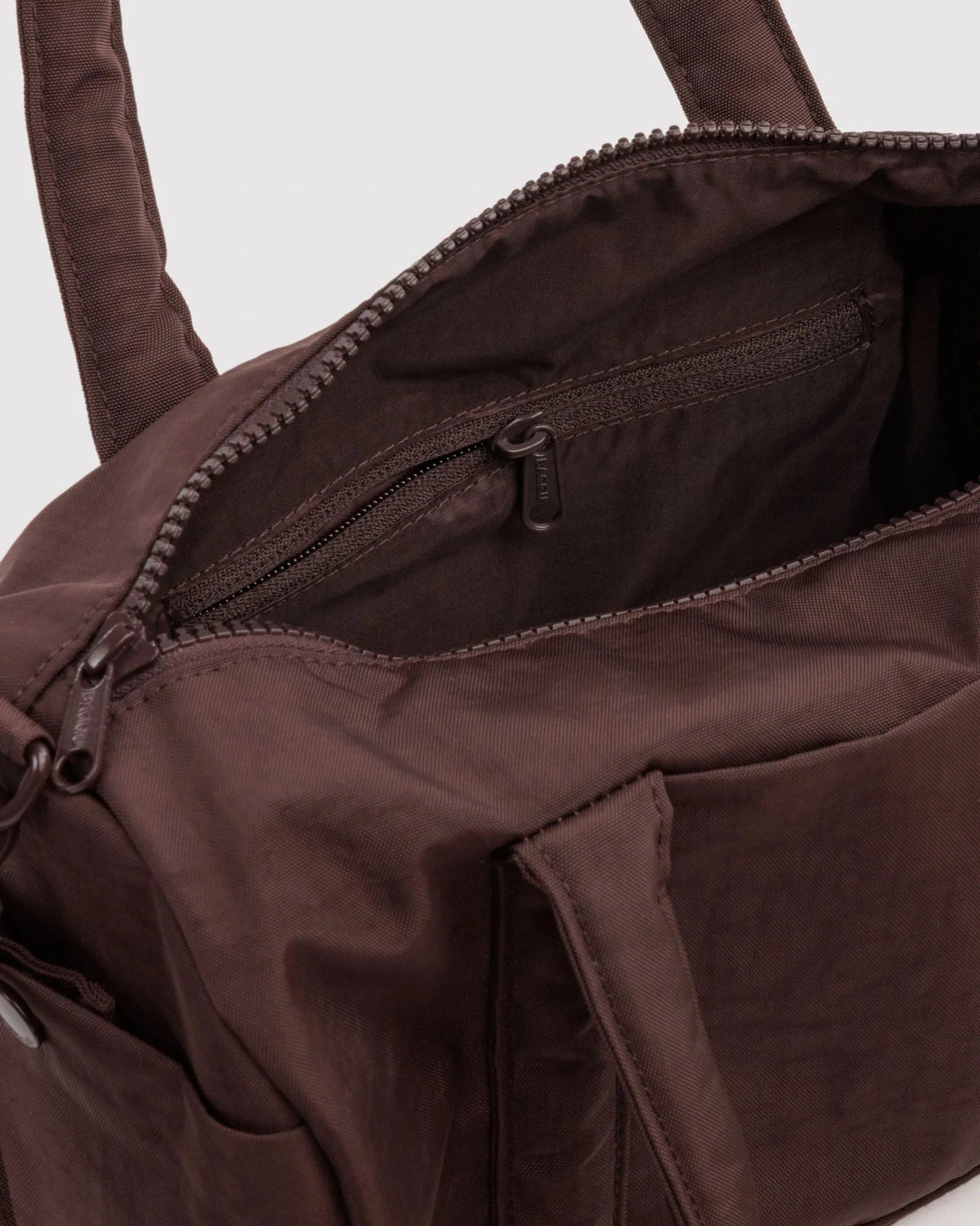 Baggu Nylon Duffle viikonloppulaukku - Coffee - Lempi Lifestyle