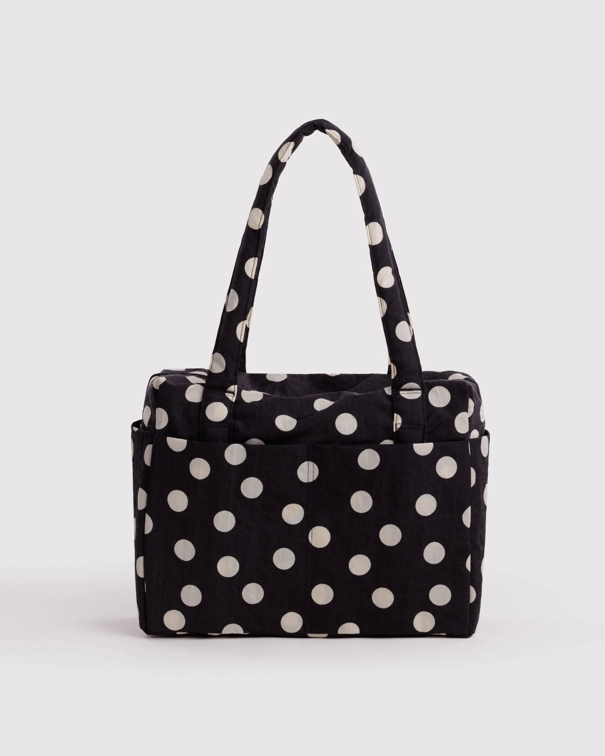 Baggu Small Cloud Carry-On matkakassi - Black and Cream Polka Dot - Lempi Lifestyle