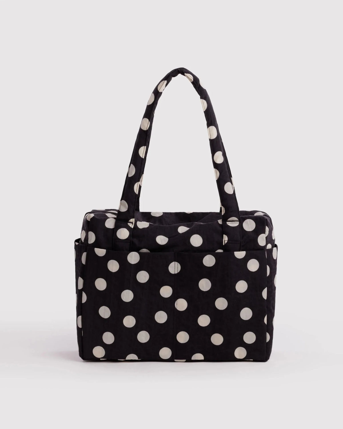 Baggu Small Cloud Carry-On matkakassi - Black and Cream Polka Dot - Lempi Lifestyle
