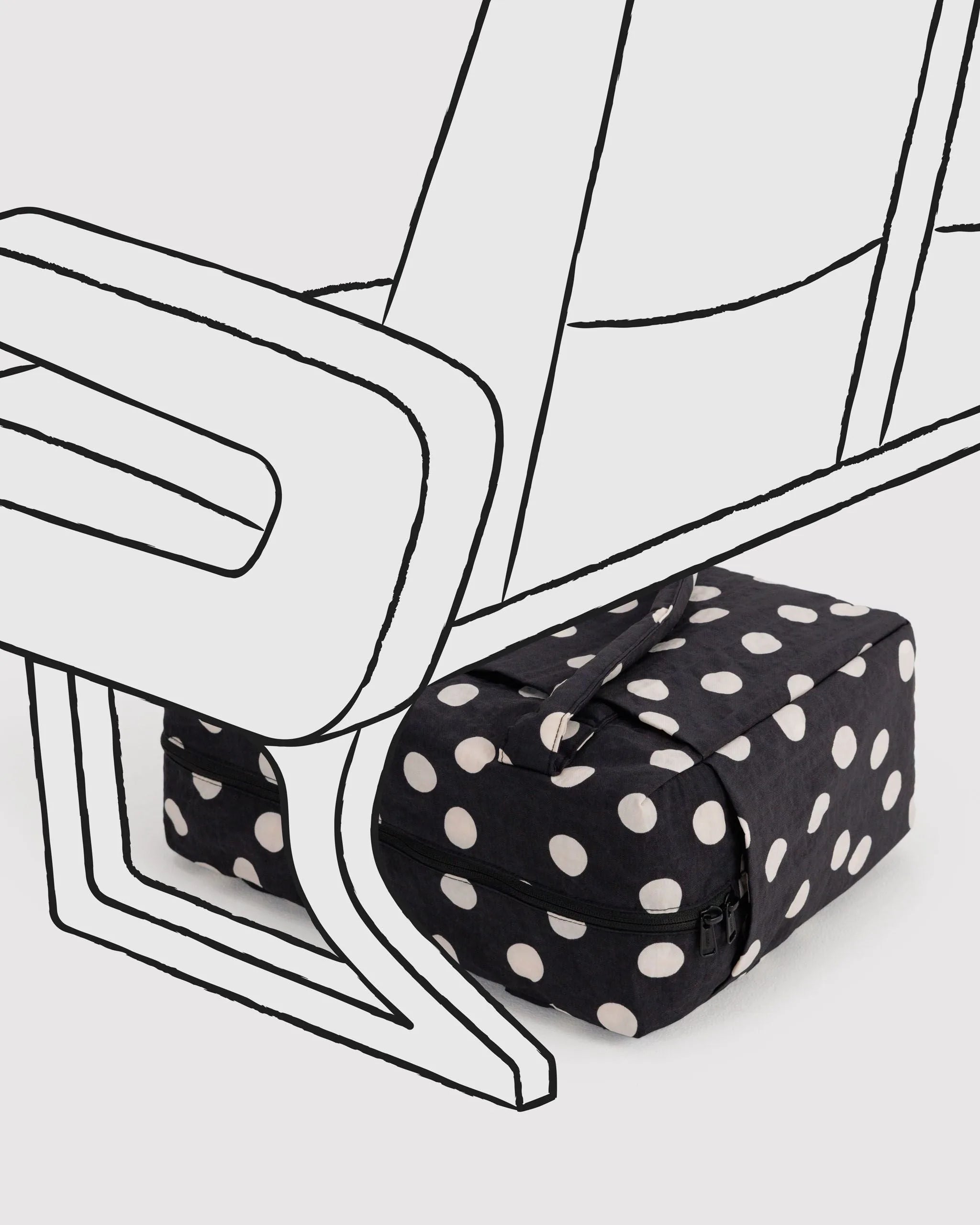 Baggu Small Cloud Carry-On matkakassi - Black and Cream Polka Dot - Lempi Lifestyle