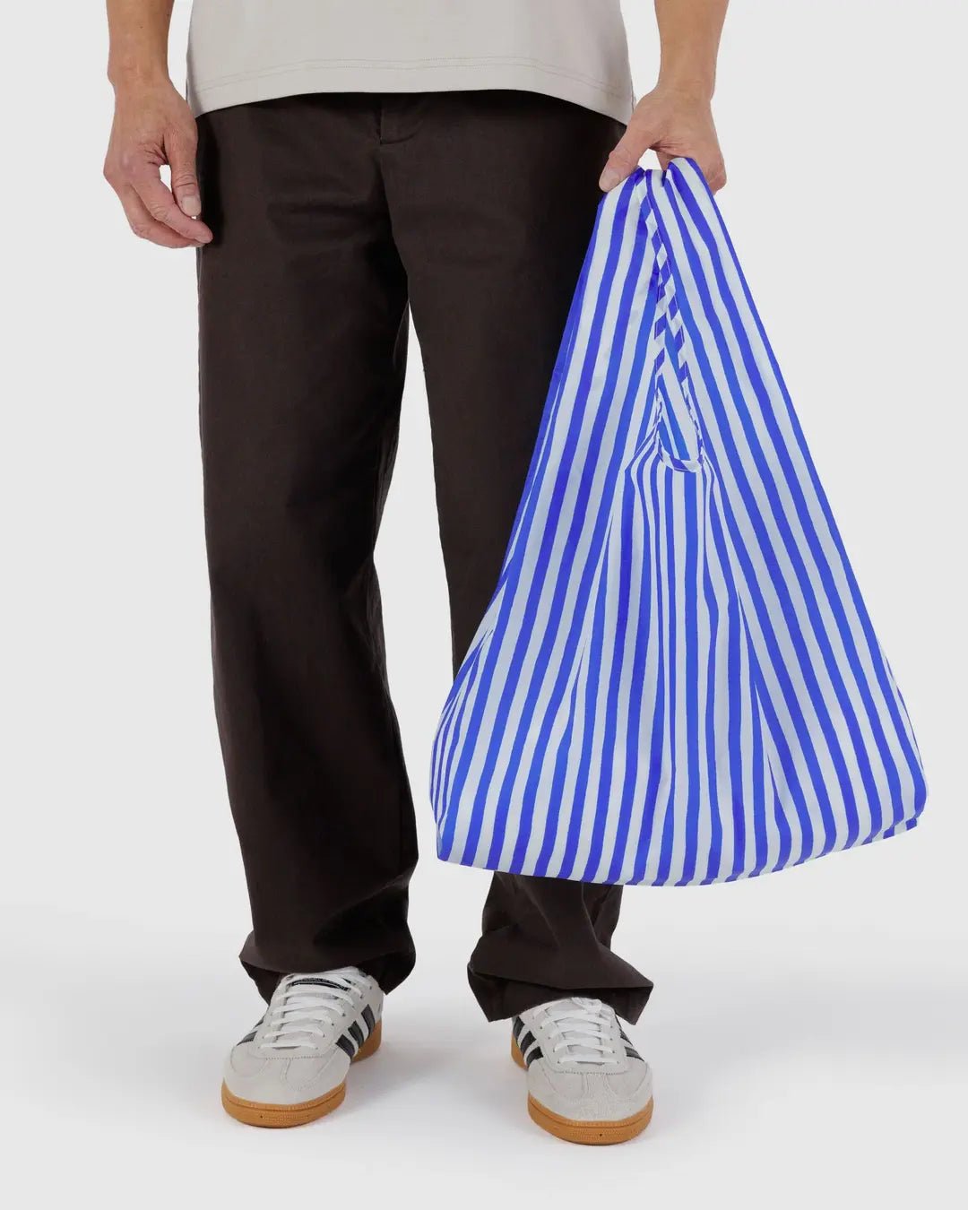 Baggu standard, sinivalkoraidallinen kestokassi - Lempi Lifestyle