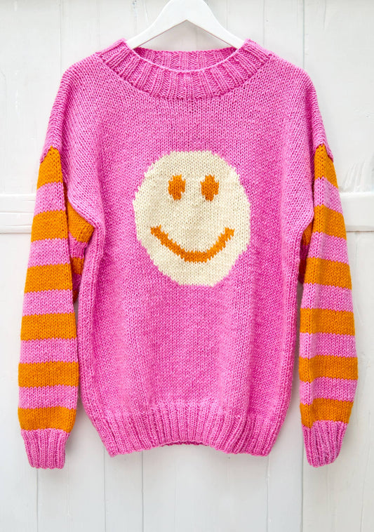 Käsinneulottu villapaita I pinkki smiley-kuvio ja raidalliset hihat, 100 % lampaanvillaa