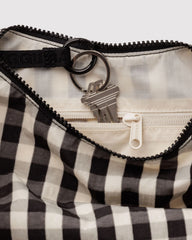 Baggu Medium Nylon Crescent laukku ruutu -Stripe Gingham