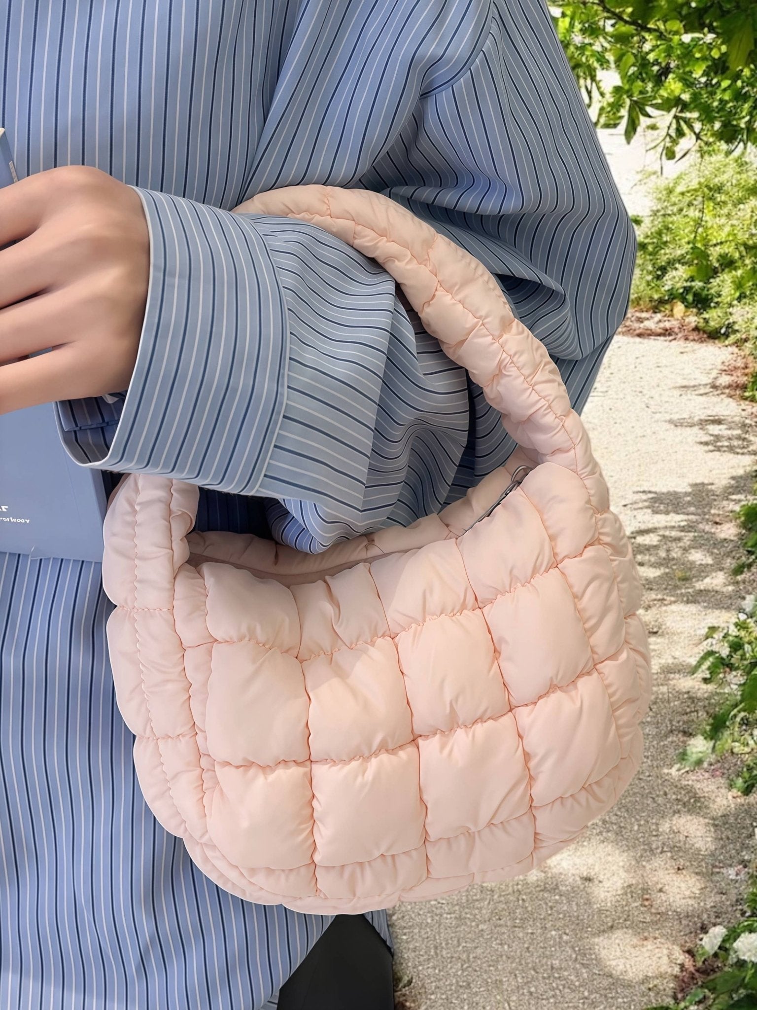 Ihana tikattu käsilaukku arkeen ja juhlaan - sininen - Lempi Lifestyle