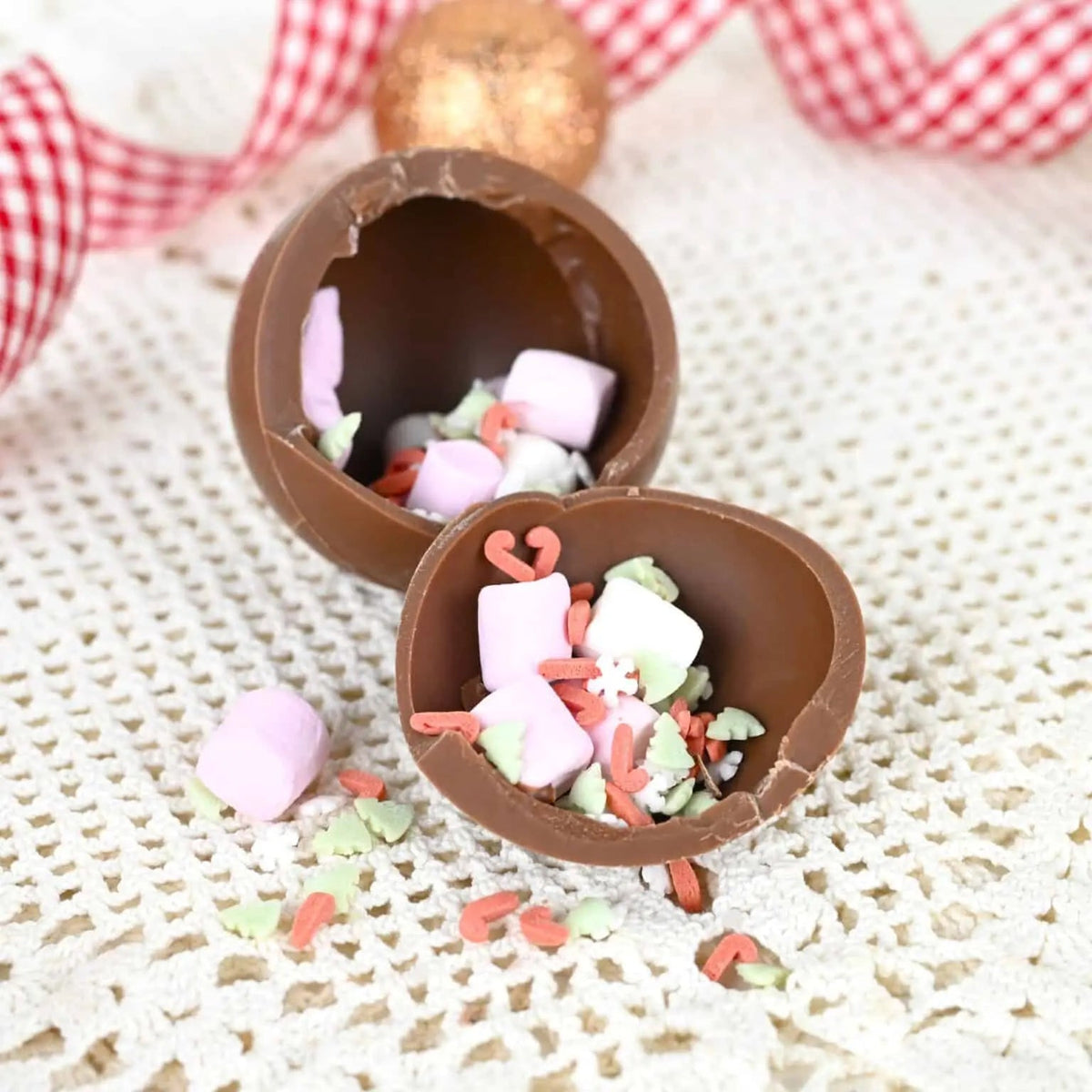 Kaakaopommi vaahtokarkeilla ja nonparelleilla Huom! - Lempi Lifestyle