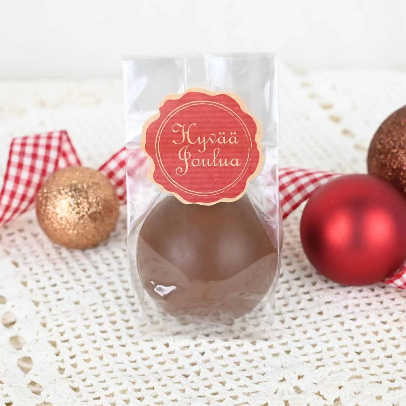 Kaakaopommi vaahtokarkeilla ja nonparelleilla Huom! - Lempi Lifestyle