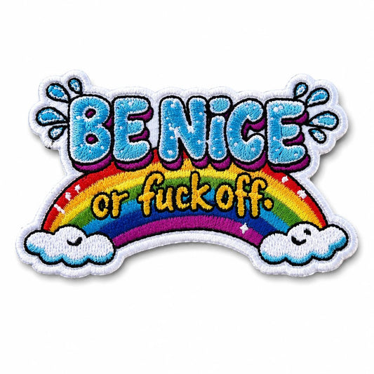 Kangasmerkki - Be nice or fuck off. hauska haalarimerkki - Lempi Lifestyle