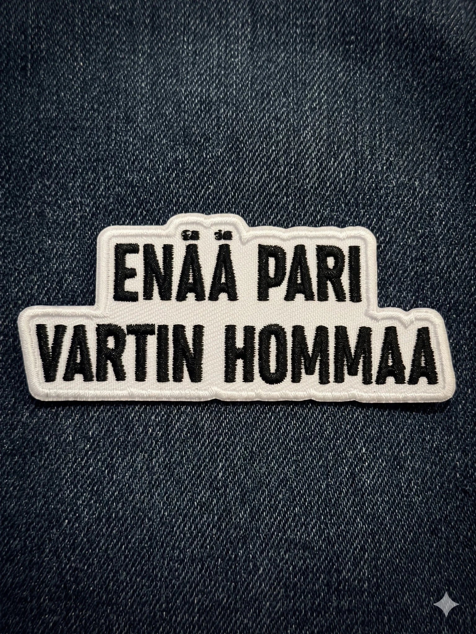 Kangasmerkki Enää pari vartin homma, hauska silitettävä haalarimerkki - Lempi Lifestyle