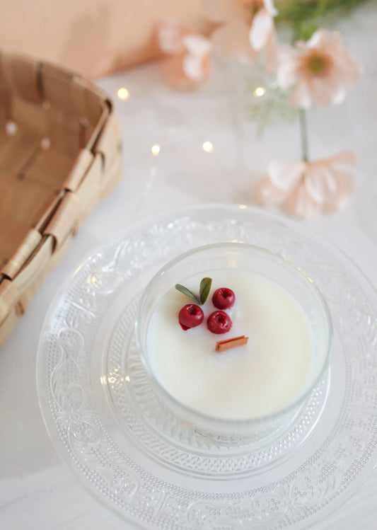 Karpalopannacotta tuoksukynttilä puusydämellä - Lempi Lifestyle