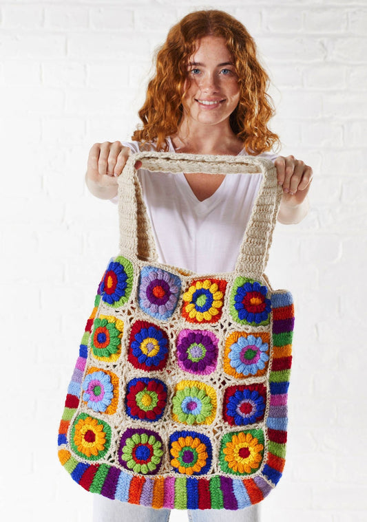 Käsinvirkattu kassi, crochet isoäidinneliö, musta - Lempi Lifestyle