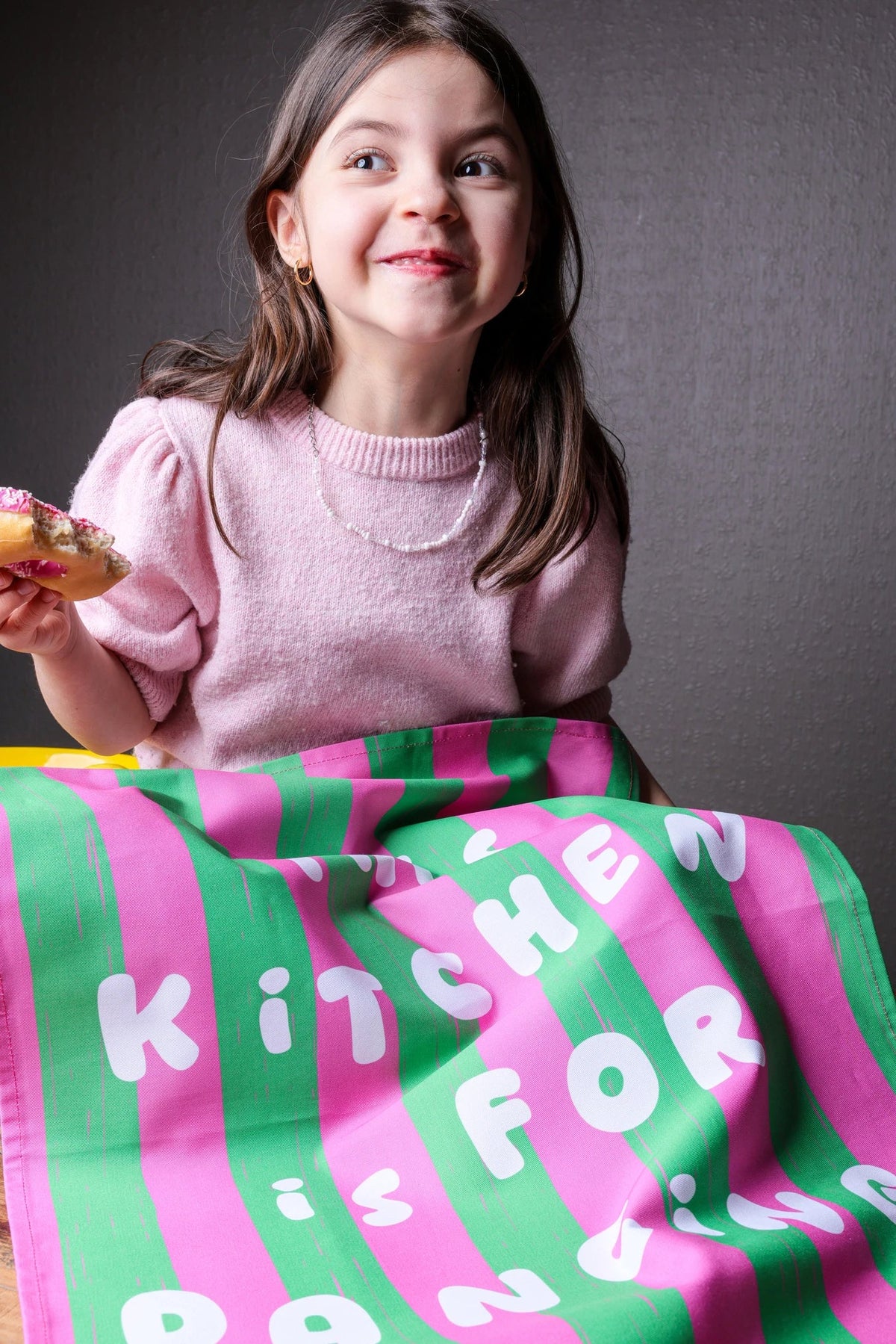 Keittiöpyyhe This kitchen is for dancing - värikäs käsipyyhe - Lempi Lifestyle