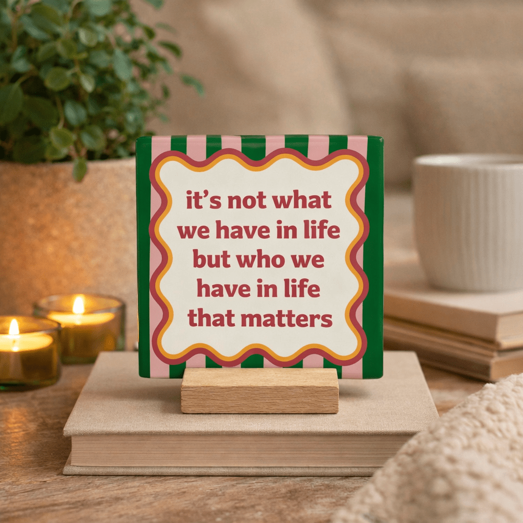 Keraamiset koristelaatat - It's not what we have in life but who we have that matters - Lempi Lifestyle