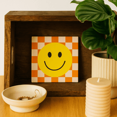 Keraamiset koristelaatat - smiley hymynaama ruudukolla - Lempi Lifestyle