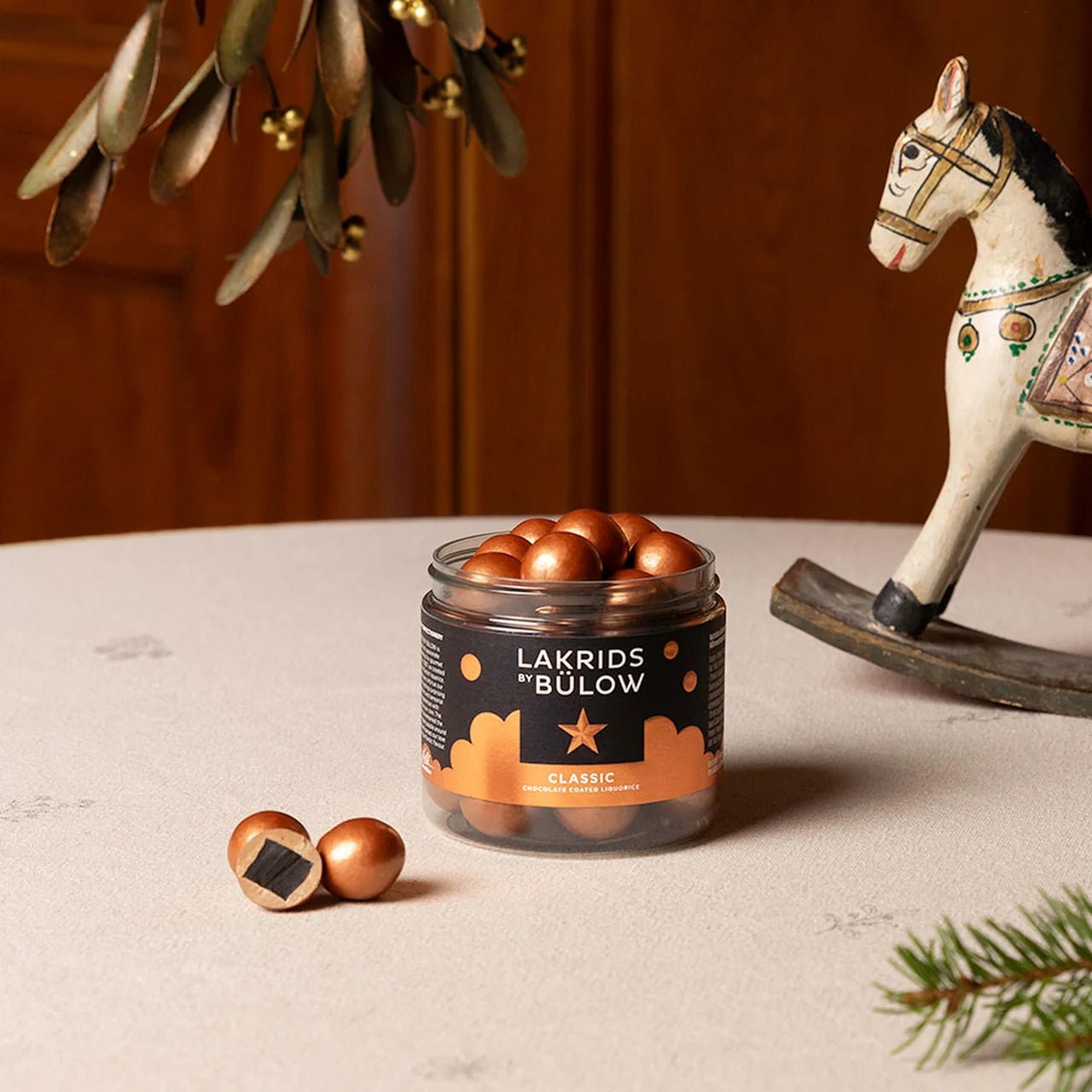 Lakrids by Bülow Classic Caramel - suklaakuorrutettu lakritsi 115 g - Lempi Lifestyle
