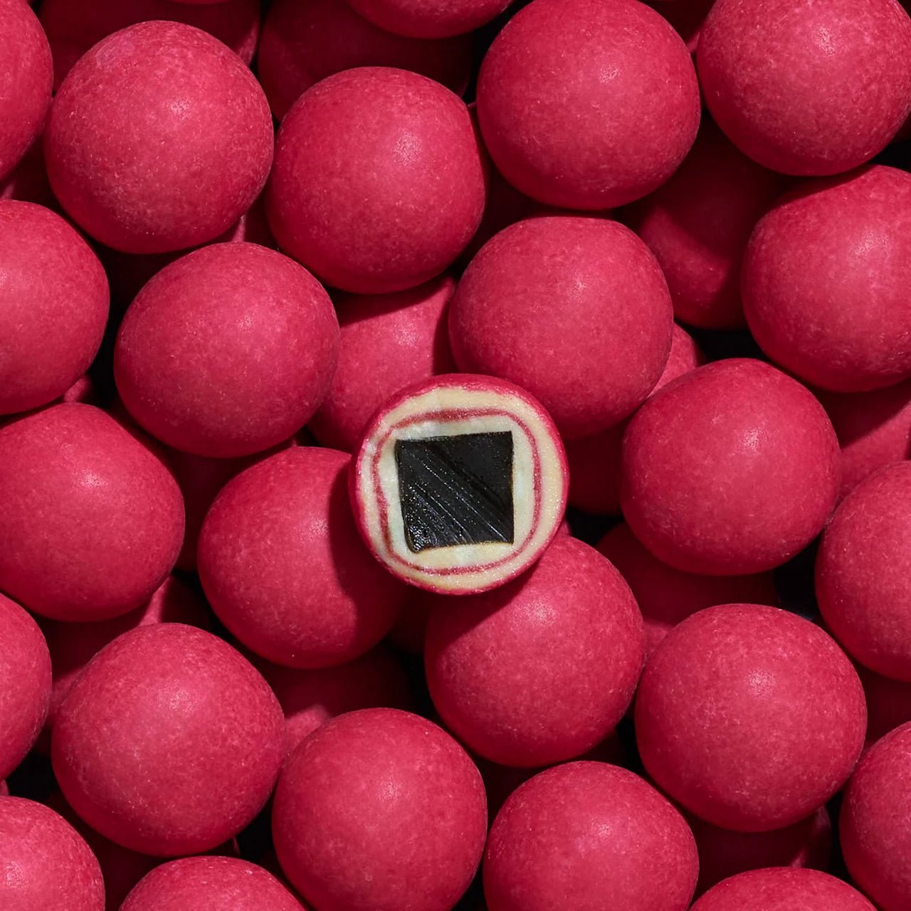 Lakrids by Bülow Crispy Raspberry - suklaakuorrutettu lakritsi 270 g - Lempi Lifestyle