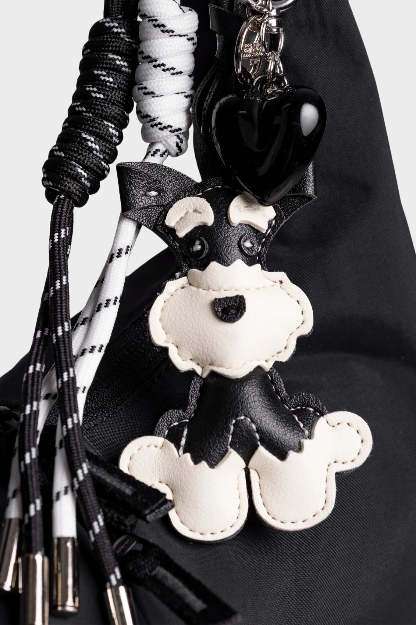 Laukkukoriste I Koira mustavalkoinen - Lempi Lifestyle