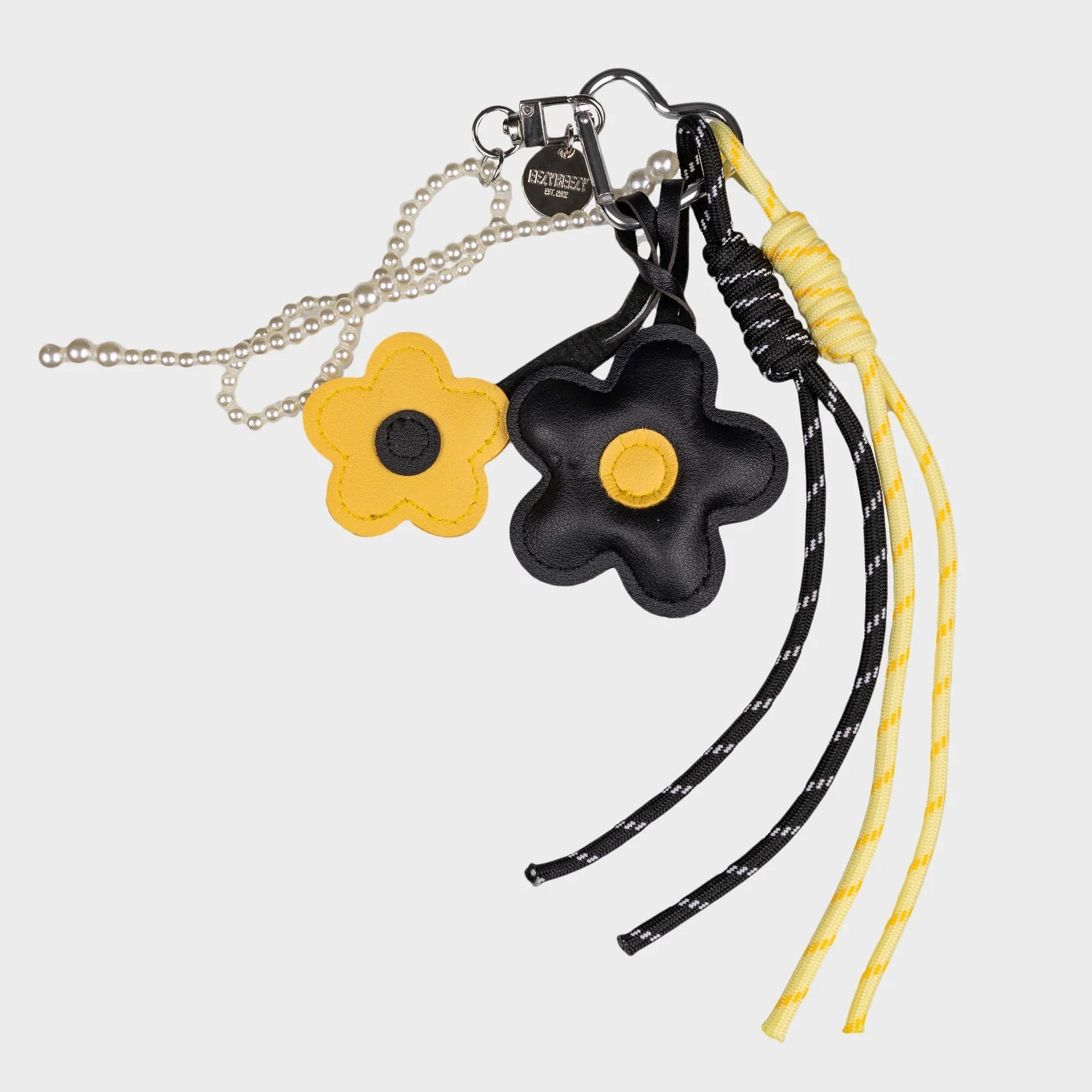 Laukkukoriste I Musta ja keltainen kukka - Lempi Lifestyle