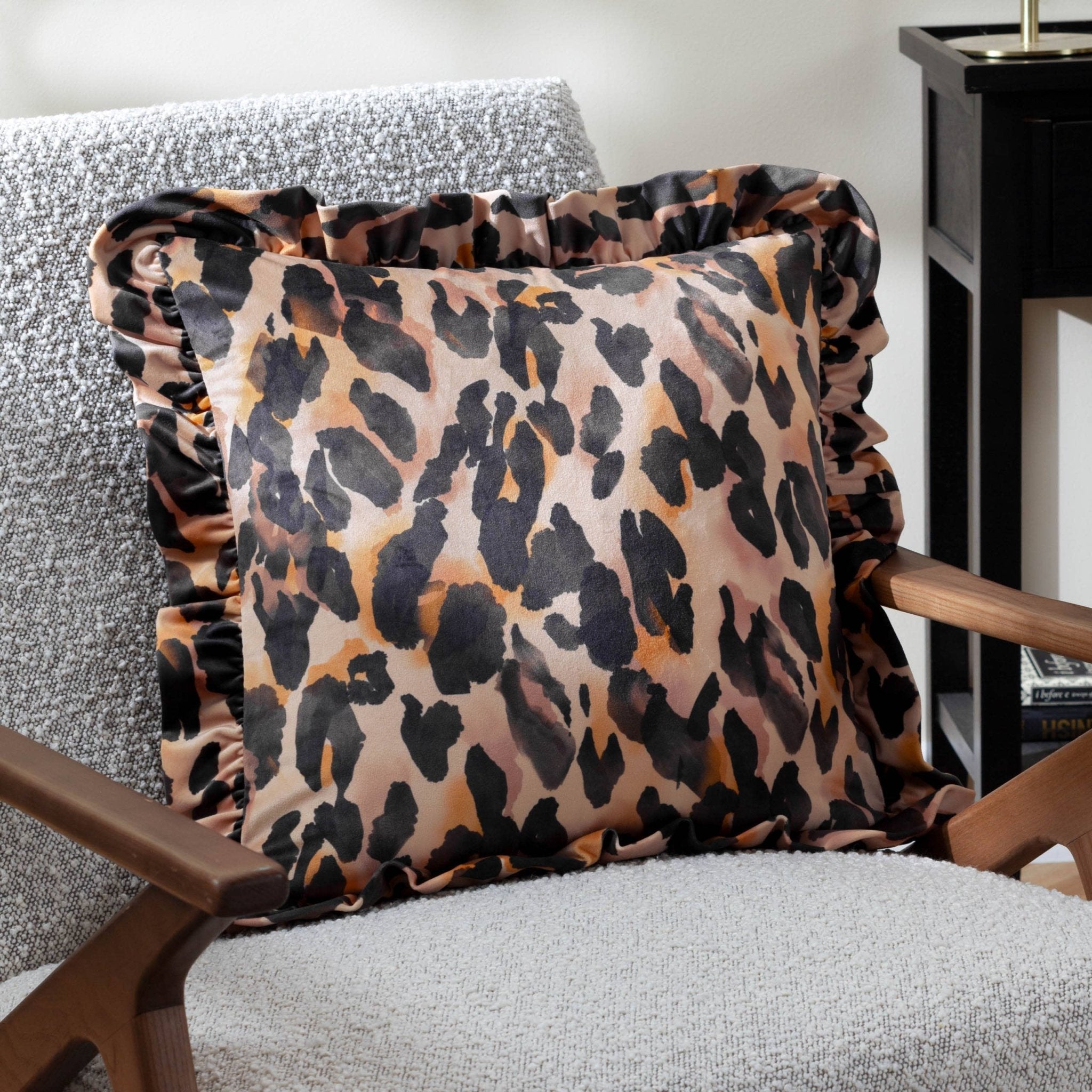 Leopardityyny samettia 45 x45 cm - Lempi Lifestyle