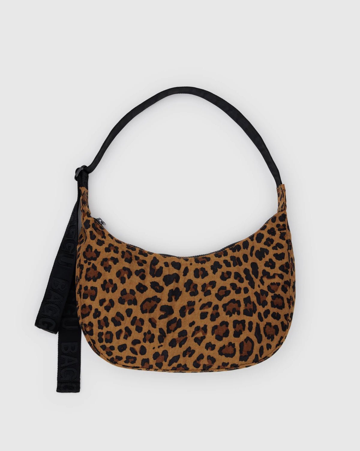 Medium Nylon Crescent - leopardikuvioinen laukku - Lempi Lifestyle