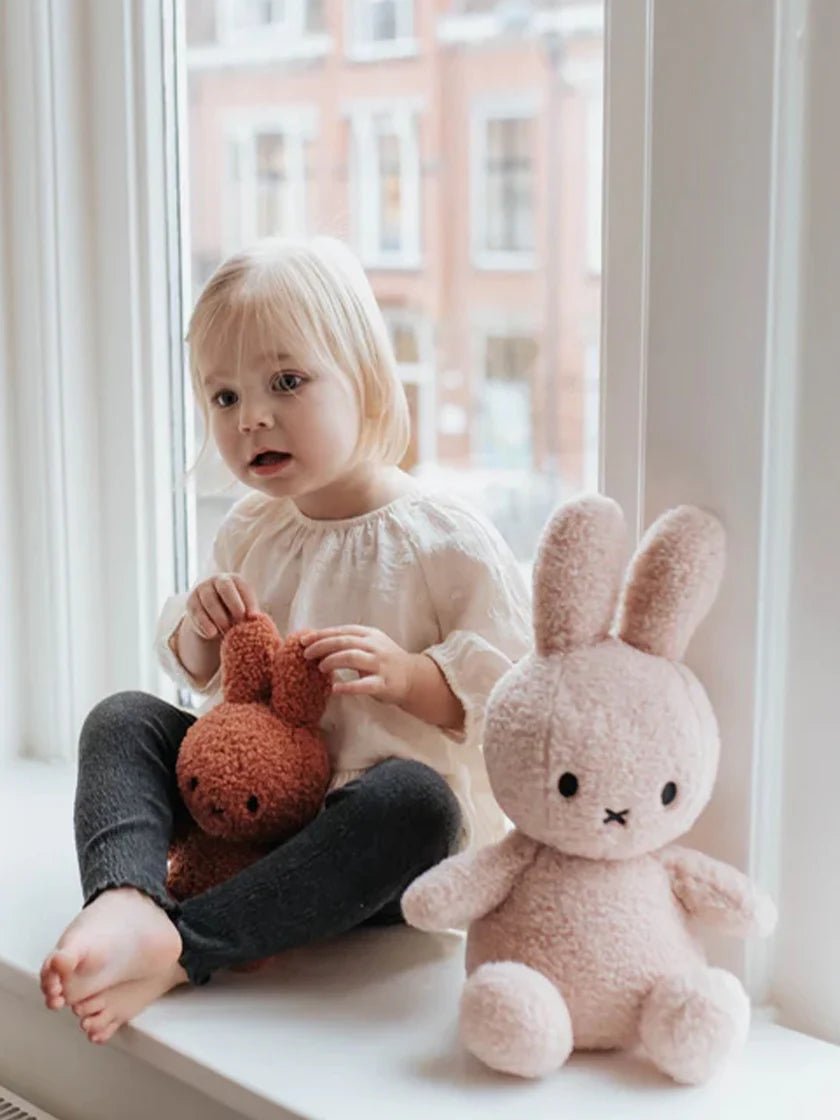 Miffy - pupu ECO Teddy I Iso vaaleanpunainen 33 cm - Lempi Lifestyle