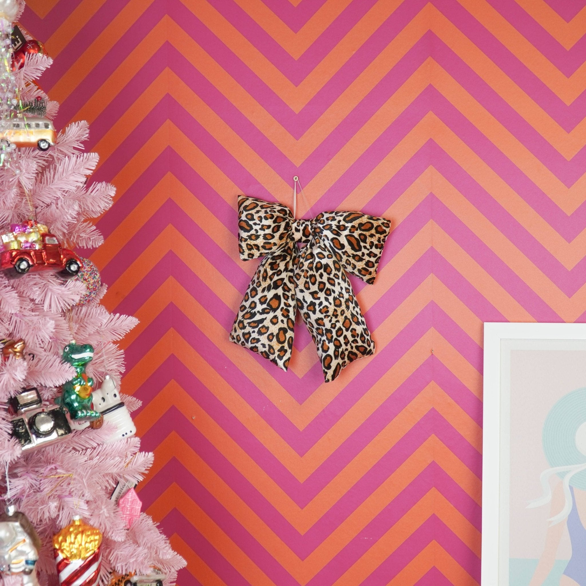 Rusetti leopardikuviolla I iso topattu koristerusetti 32 x 40 cm - Lempi Lifestyle