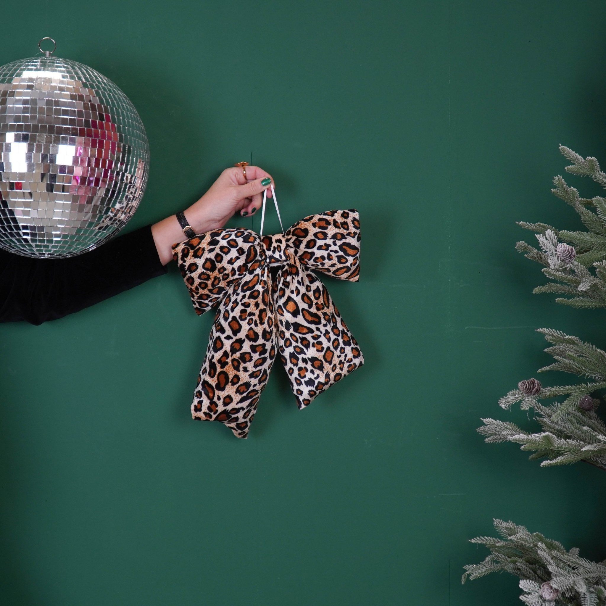 Rusetti leopardikuviolla I iso topattu koristerusetti 32 x 40 cm - Lempi Lifestyle