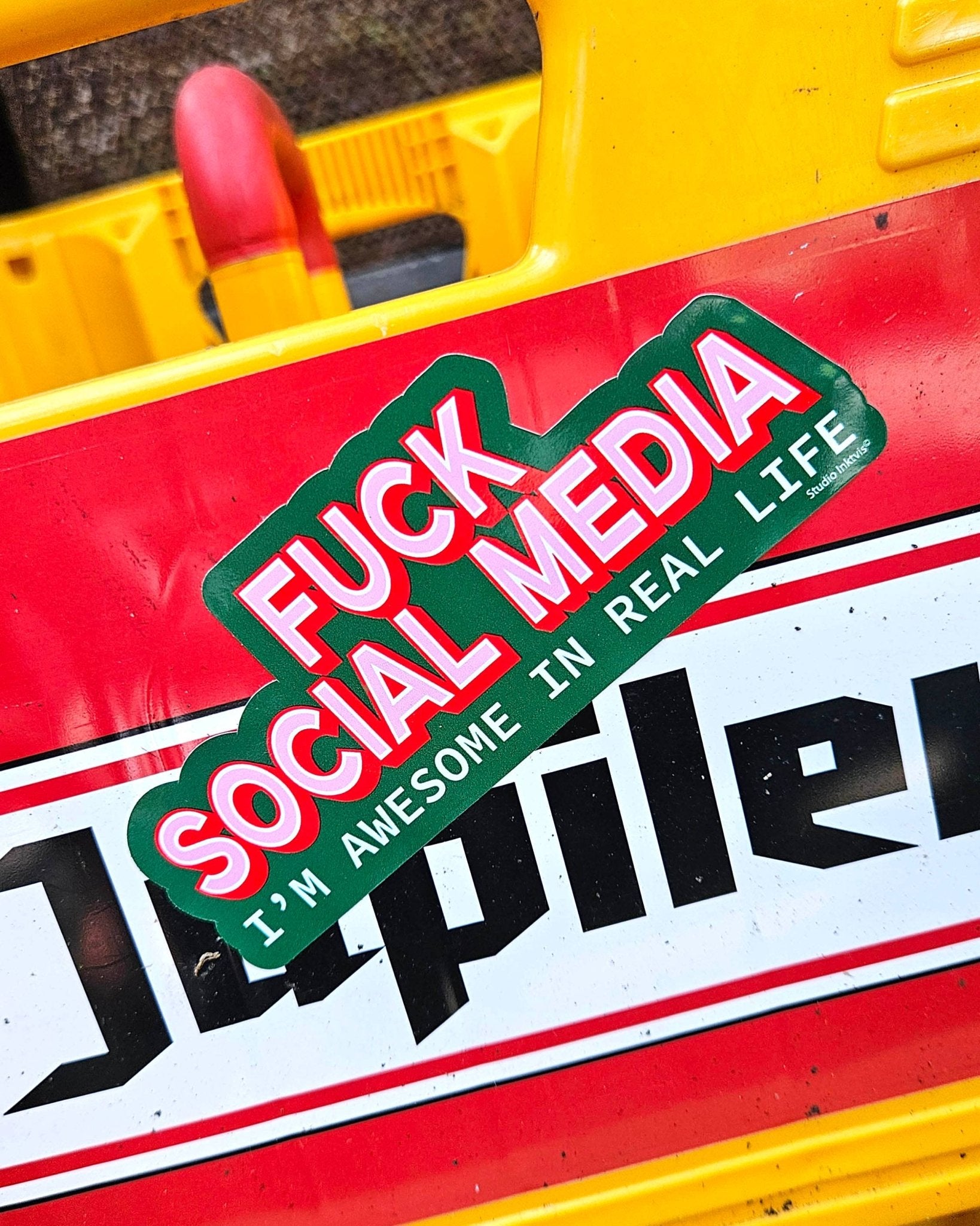 Vinyylitarra - Fuck Social Media I am awesome in real life - Lempi Lifestyle